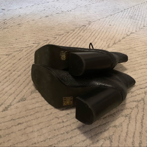 Black peep toe ankle bootie - Picture 5 of 5